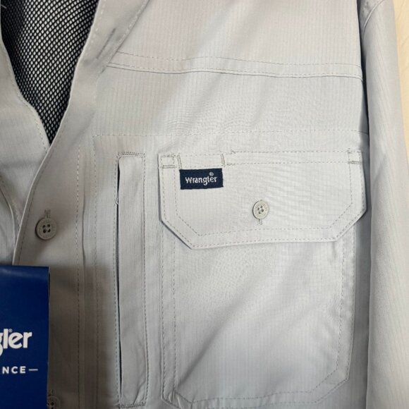 NWT Men's Wrangler Performance Shirt in Light Gray - Picture 3 of 5